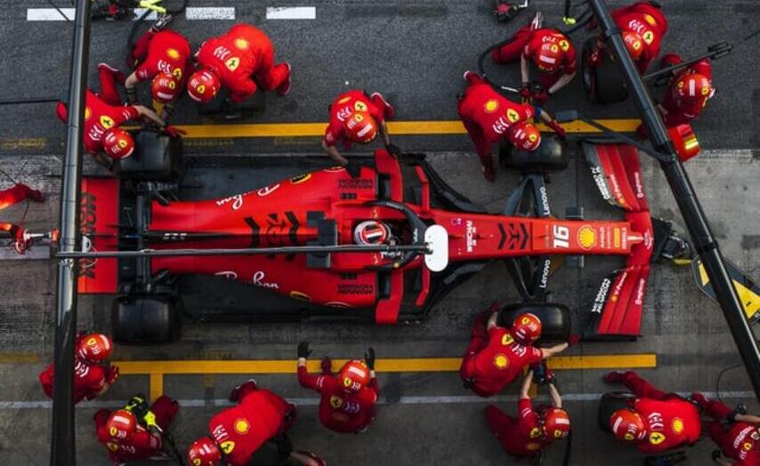 racing_car_at_pit_stop